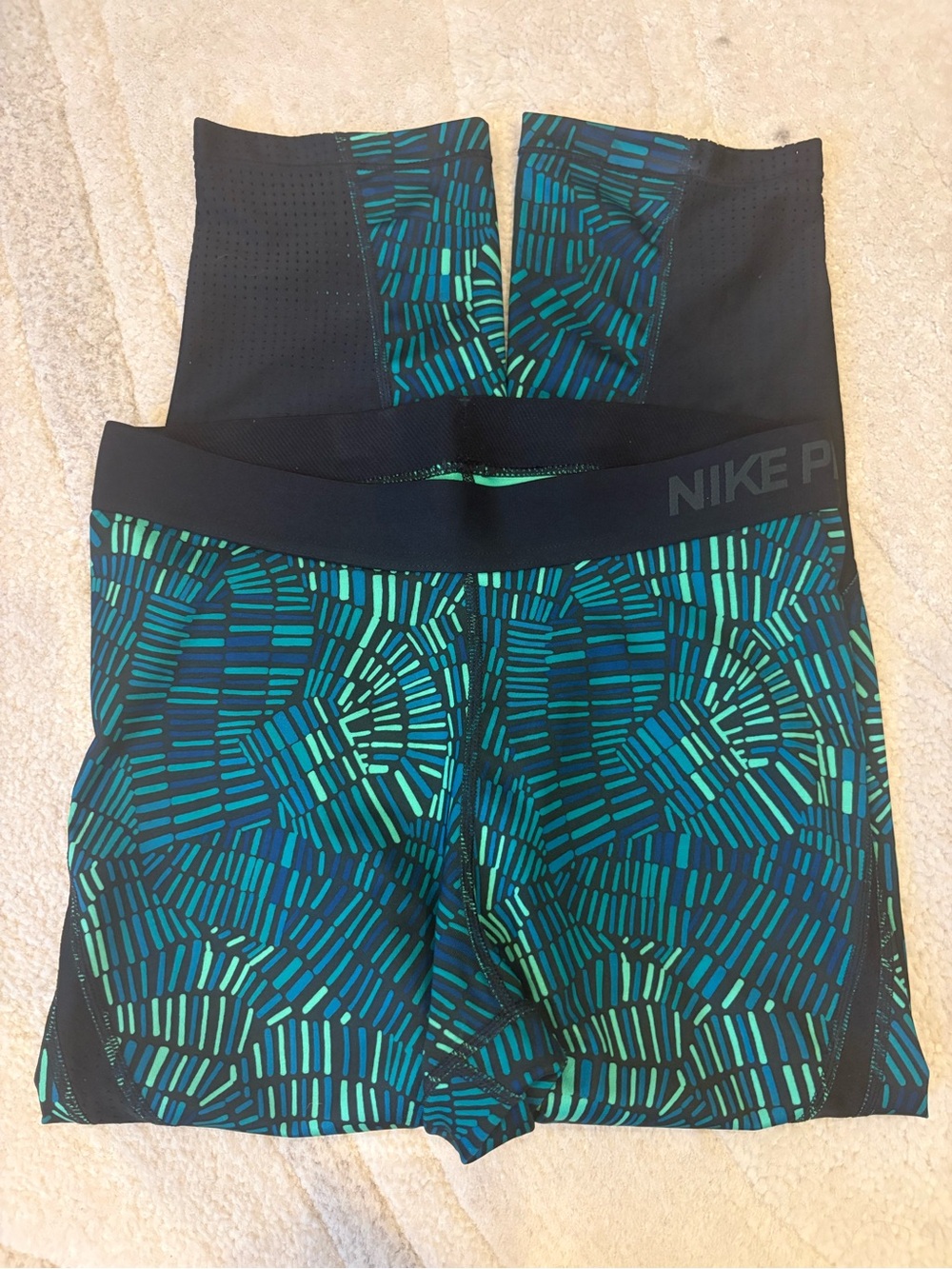 Nike women’s Patterned Green and Teal Compression pants